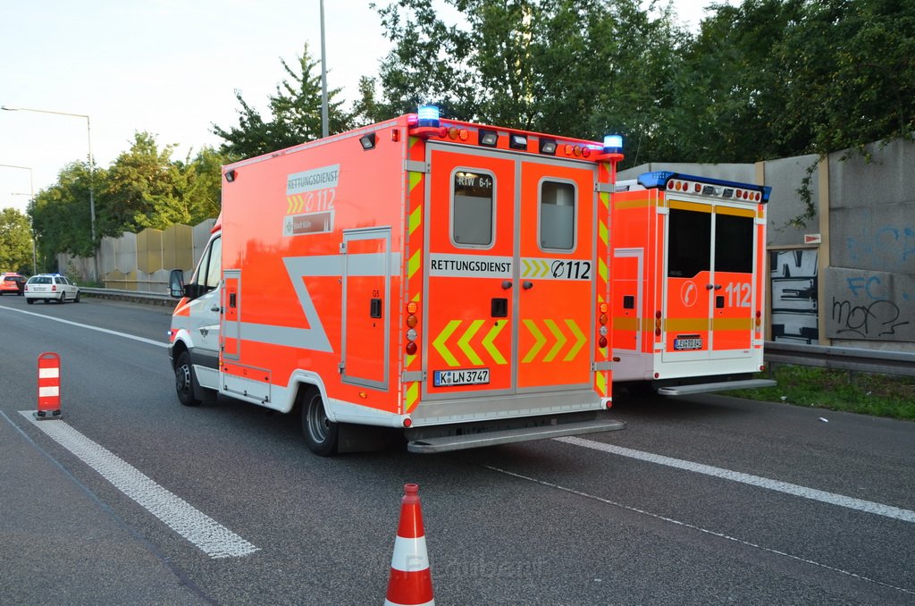 Einsatz BF Koeln Klimaanlage Reisebus defekt A 3 Rich Koeln hoehe Leverkusen P143.JPG